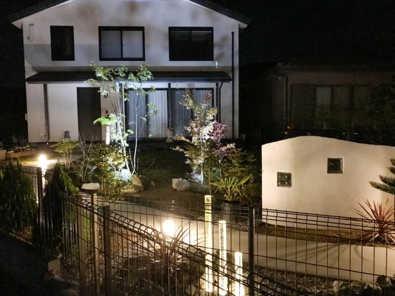 夜のライトアップが美しいリゾートな門周り　ガーデンリフォーム工事　浜松市東区　E様邸